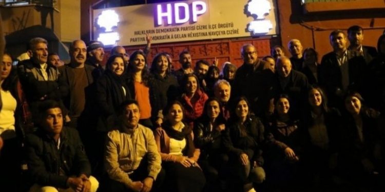 Cizre HDP nöbetinde: Mücadelemiz zafere ulaşacak