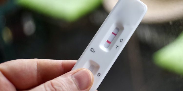 Covid: Neden pek çok kişi tekrar Koronavirüs'e yakalanıyor?