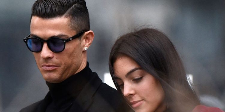 Cristiano Ronaldo, yeni doğan oğlunu kaybettiğini duyurdu