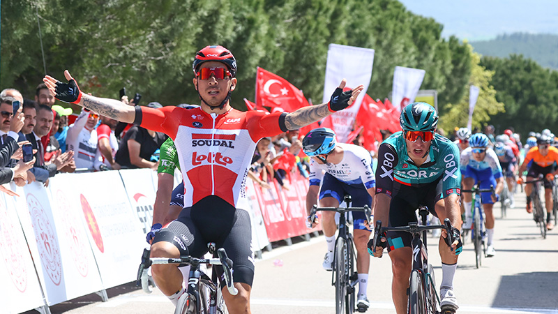 Cumhurbaşkanlığı Türkiye Bisiklet Turu’nun 6. etabını Caleb Ewan kazandı