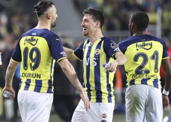 Derbinin kazananı Fenerbahçe oldu