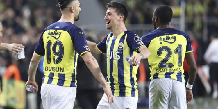 Derbinin kazananı Fenerbahçe oldu