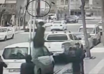 Direkten Türk bayrağını alıp giden çocukla ilgili gerçek, polis eve gidince ortaya çıktı