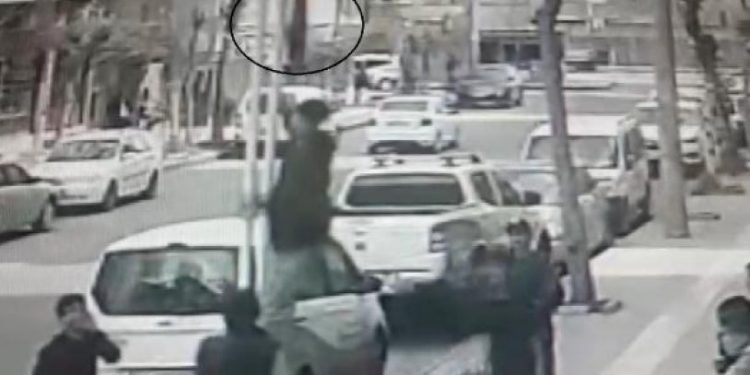 Direkten Türk bayrağını alıp giden çocukla ilgili gerçek, polis eve gidince ortaya çıktı