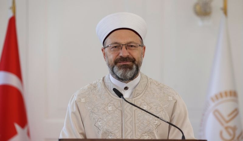 Diyanet İşleri’nden sosyal medya talimatı: Hep güzel şeyleri yazalım