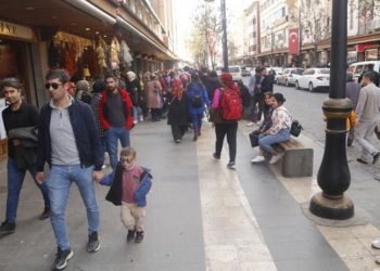 Diyarbakırlılar: Ekonomik krizin tek sebebi savaşlardır, halk konuşmadıkça işler kötüye gidiyor