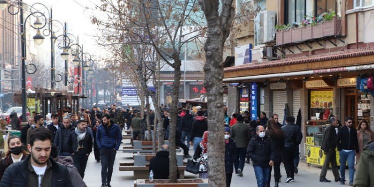 Diyarbakırlılardan operasyon tepkisi: Zamanında böyle operasyonlar çok gördük, sonuç alamazlar