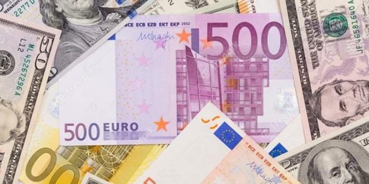 Dolar 14,69 TL’den euro da 16,23 TL’den haftayı kapattı