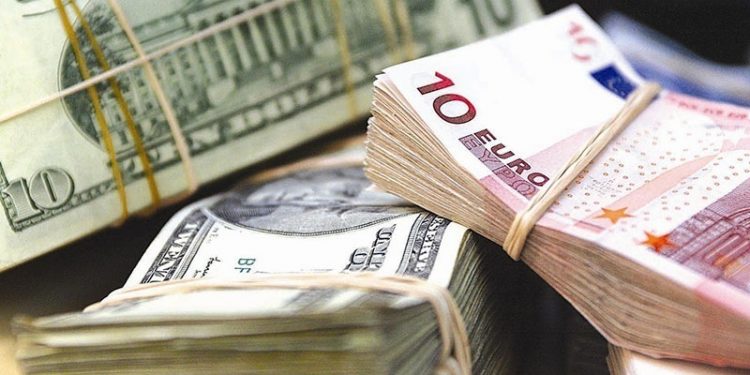 Dolar 14,76, euro 16,00 seviyesinden haftayı kapattı