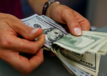 Dolarda ABD etkisi: Karışık seyir sürüyor