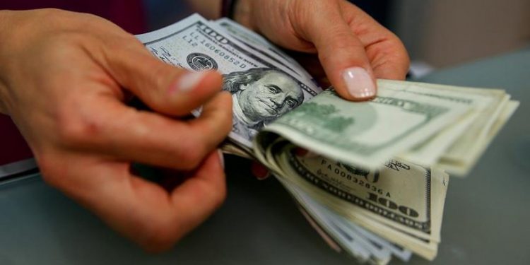 Döviz mevduatlarında üç hafta sonra gerileme