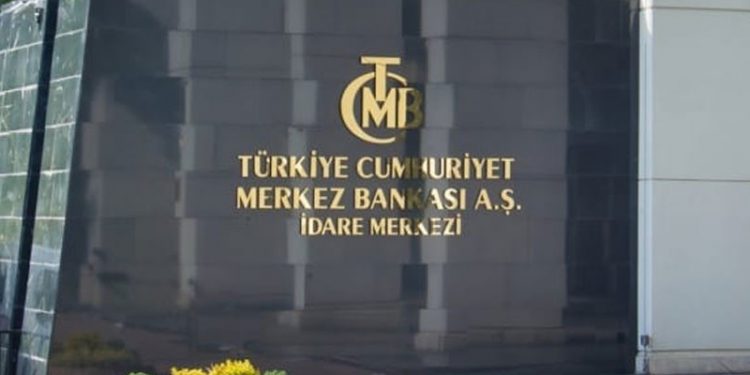 Dövizi TL’ye ‘yeteri kadar’ döndüremeyen bankalara ceza uygulaması yine ertelendi
