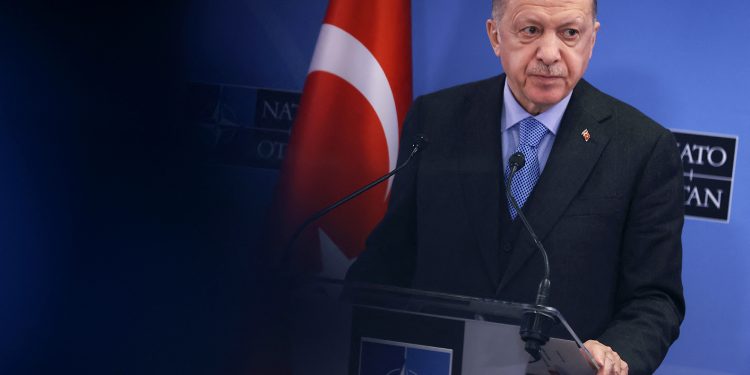 Economist: Türkiye hem Ukrayna’ya silah satıyor hem Rus sermayesine sıcak bakıyor