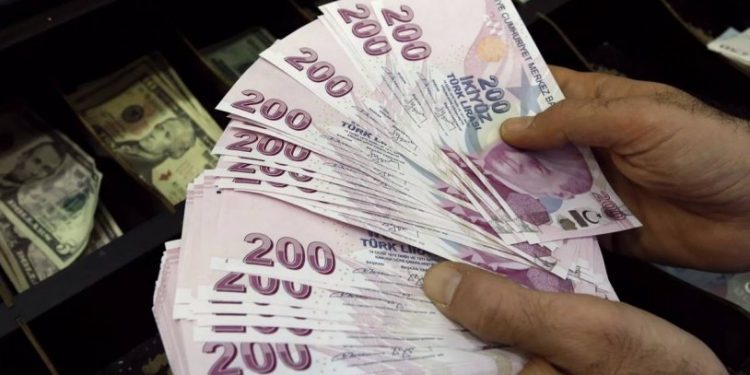 Ekonomik güven endeksi nisan ayında yine geriledi