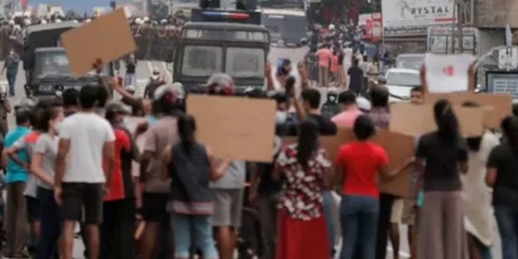 Ekonomik kriz nedeniyle protestoların sürdüğü Sri Lanka'da tüm bakanlar istifa etti