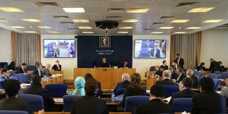 Ekonomiye ilişkin torba kanun teklifi komisyonda kabul edildi