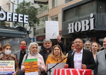 Emekli yurttaşlardan eylem: Saray’ın tuzu kuru, nasıl olsa her şey beleş