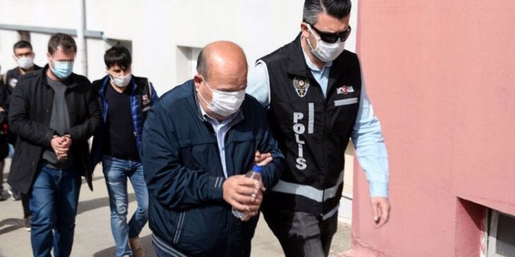 Emeklileri yüksek faizle borçlandırıp 15 milyonluk vurgun yaptığı iddia edilenler serbest bırakıldı