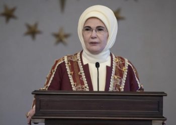 Emine Erdoğan: Kadınlar mahalle baskısına maruz kalıyor