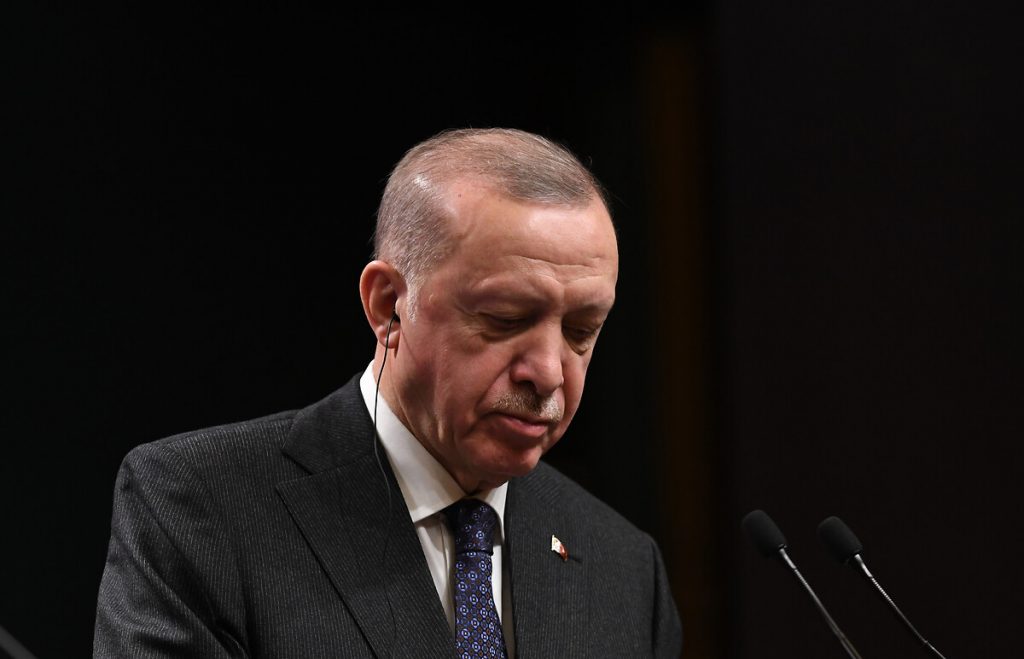 Erdoğan’ın ikilemi: Yağız attan indirilince boz eşeğe binmeye çalışmak