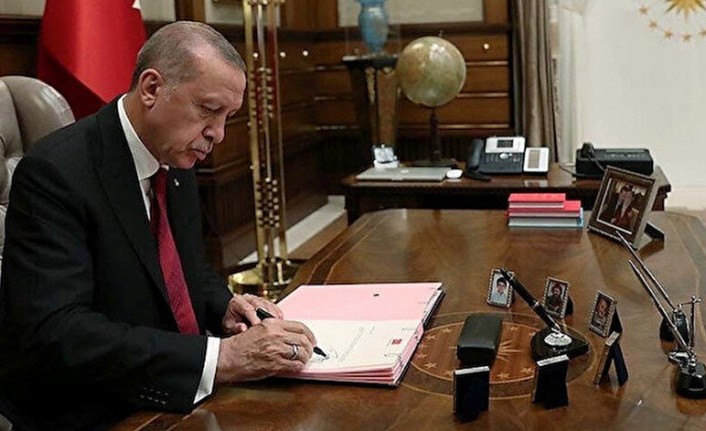 Erdoğan çok sayıda bürokratı görevden aldı