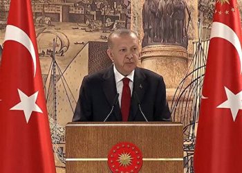 Erdoğan: Daima sanatçılarımızın yanlarında yer aldık
