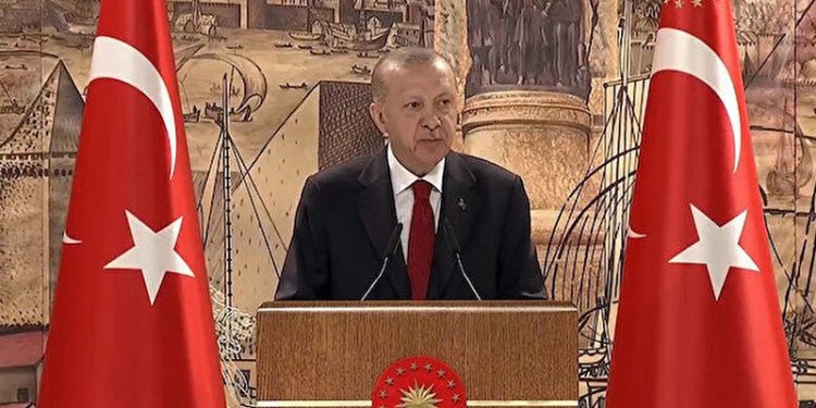 Erdoğan: Daima sanatçılarımızın yanlarında yer aldık