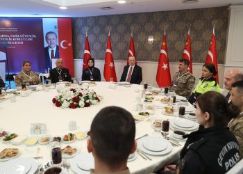 Erdoğan: Görevini hukuk içerisinde yürüten polislerimizin yanındayım