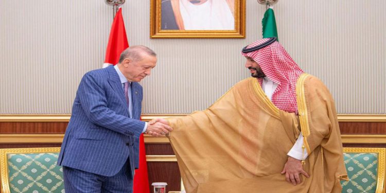 Erdoğan, Suudi Arabistan'da Veliaht Prens Selman'la görüştü