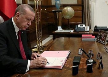 Erdoğan çok sayıda bürokratı görevden aldı