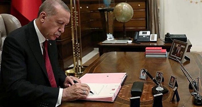 Erdoğan çok sayıda bürokratı görevden aldı