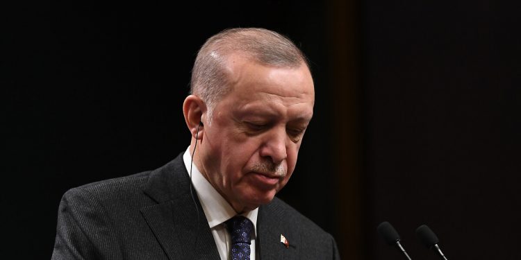 Erdoğan’ın ikilemi: Yağız attan indirilince boz eşeğe binmeye çalışmak