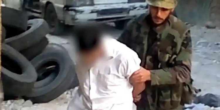 Esad rejiminin sivilleri bir çukura atarak katlettiği görüntüler ortaya çıktı