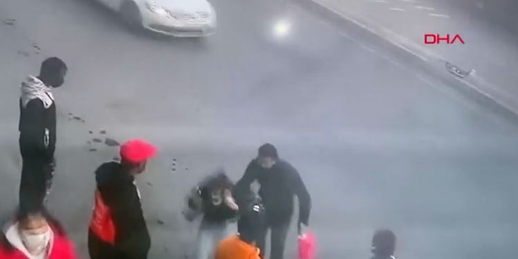 Esenyurt'ta kadını öldürüp aynı silahla intihar girişiminde bulundu