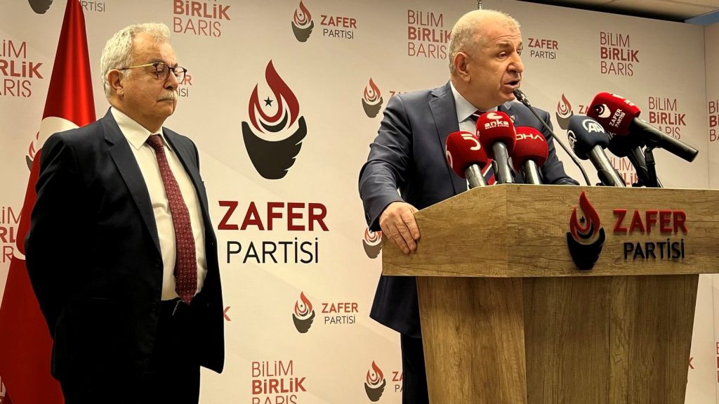 Eski bakan Şükrü Sina Gürel Zafer Partisi’ne katıldı