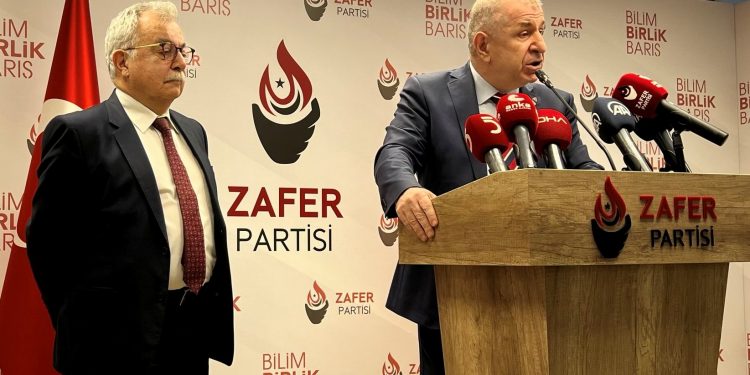 Eski bakan Şükrü Sina Gürel Zafer Partisi’ne katıldı