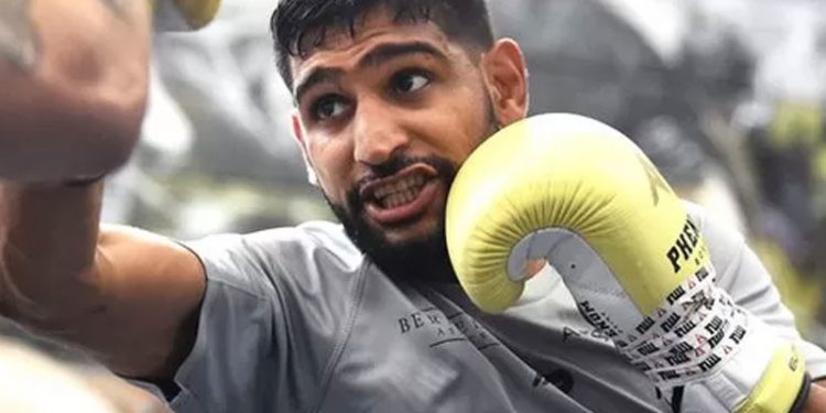 Eski dünya şampiyonu İngiliz boksör Amir Khan Londra'da gasp edildi: 'Yüzüme silah dayayıp saatimi çaldılar'