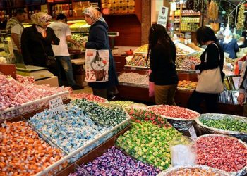 Etiket fiyatları artamaya devam ediyor: Yurttaş alamıyor, esnaf satamıyor