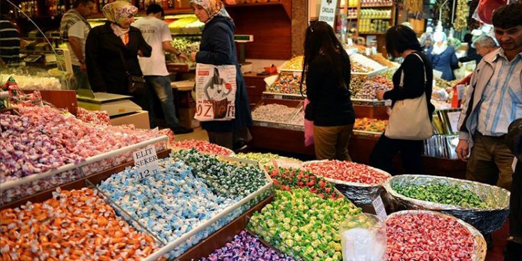 Etiket fiyatları artamaya devam ediyor: Yurttaş alamıyor, esnaf satamıyor