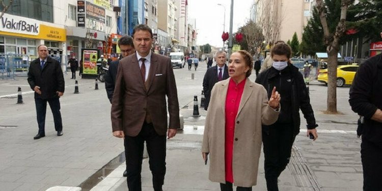 Eşinin açıklamalarının ardından Uşak Valisi Funda Kocabıyık merkeze çekildi