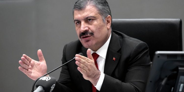 Fahrettin Koca, yılan hikayesine dönen Bilim Kurulu toplantısı için bir kez daha tarih verdi