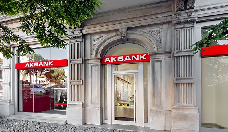 Faiz ısrarı bankalara yaradı: Garanti’den sonra Akbank da karını üçe katladı