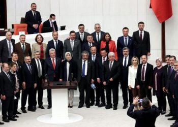 Fehmi Koru: Meclis’te çoğunluğa sahip olanın muhalefetin önünü kesmesi marifet mi?