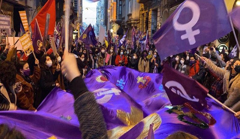 Feminist Gece Yürüyüşü'ne katılan öğrencinin bursu kesildi