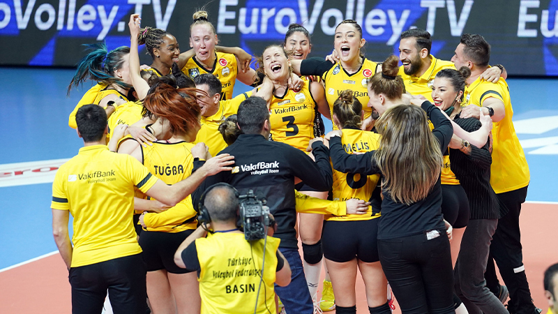 Fenerbahçe'yi altın setle yenen VakıfBank, CEV Şampiyonlar Ligi'nde finale yükseldi