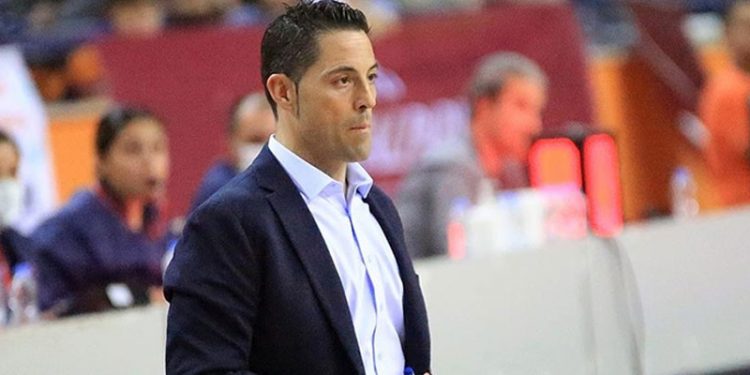 Fenerbahçe Safiport'ta başantrenör Victor Lapena ile yollar ayrıldı