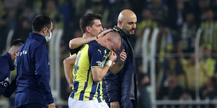 Fenerbahçe'de Pelkas sezonu kapattı