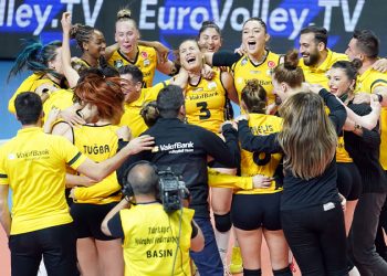 Fenerbahçe'yi altın setle yenen VakıfBank, CEV Şampiyonlar Ligi'nde finale yükseldi