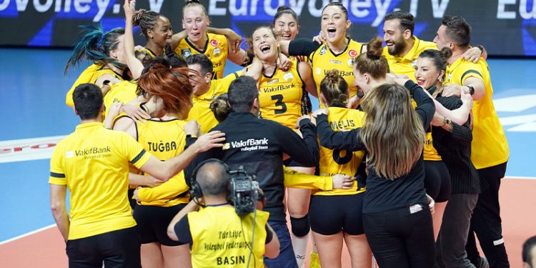 Fenerbahçe'yi altın setle yenen VakıfBank, CEV Şampiyonlar Ligi'nde finale yükseldi
