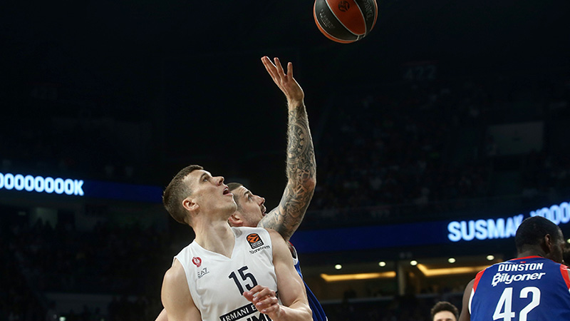 Final-Four için dev adım; Anadolu Efes seride üstünlüğü yakaladı